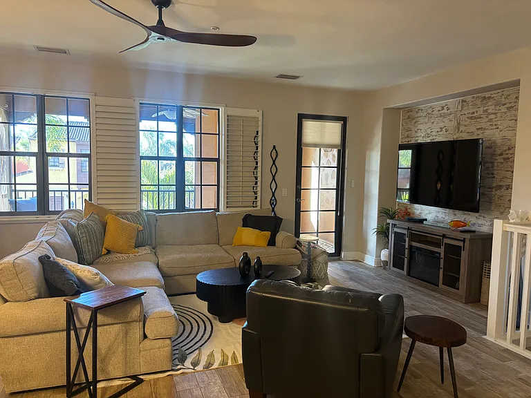 11920 Izarra Way — Photo 9