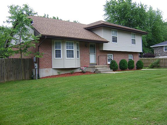 3rd image of 391 Perrey Dr