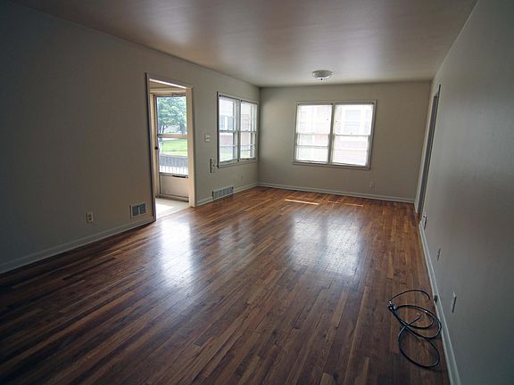 4th image of 5808 Western Ave