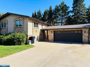 635 8th St NW, Chisholm, MN 55719
