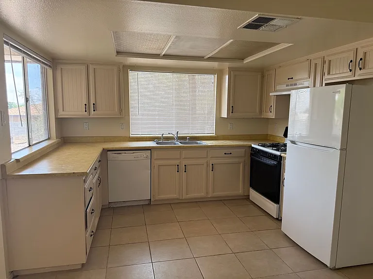 8201 Portales Ave NE — Photo 5