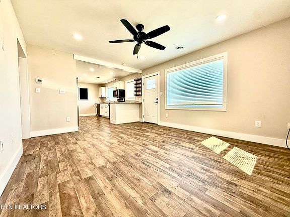 3rd image of 1717 Opal St