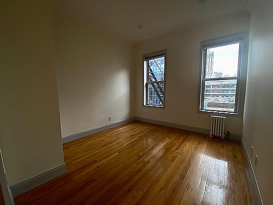 4th image of 106 Norfolk St APT 15