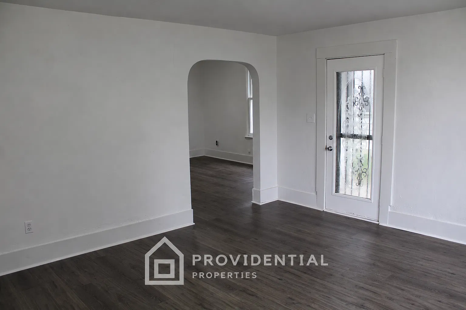 Fully Renovated 4-Bedroom, 2-Bath Home in Winchester — Photo 4