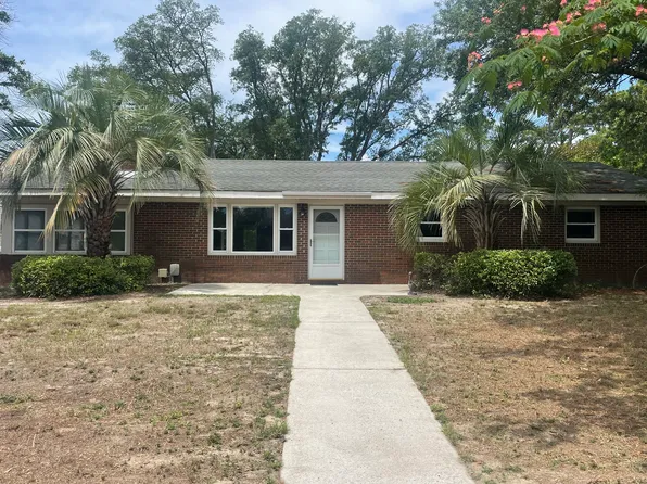 301 NE 40th St, Oak Island, NC 28465
