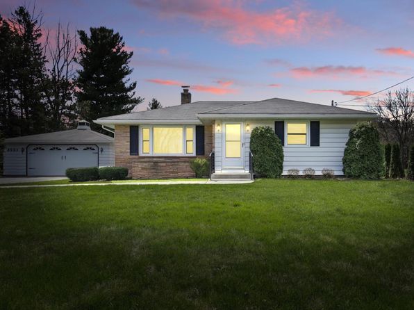 3551 South Racine AVENUE, New Berlin, WI 53146