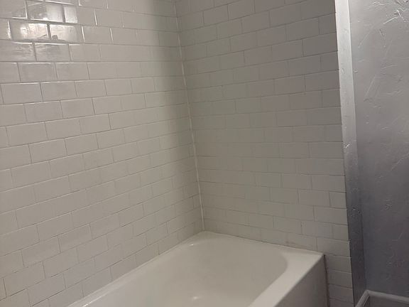 5th image of 917 N Windomere Ave
