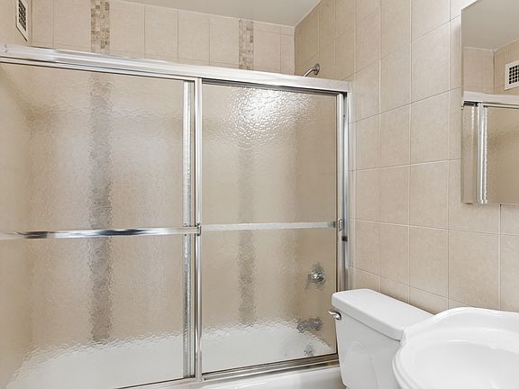 5th image of 137 E 36th St #23H