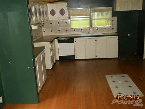 45 Pine Tree kitchen