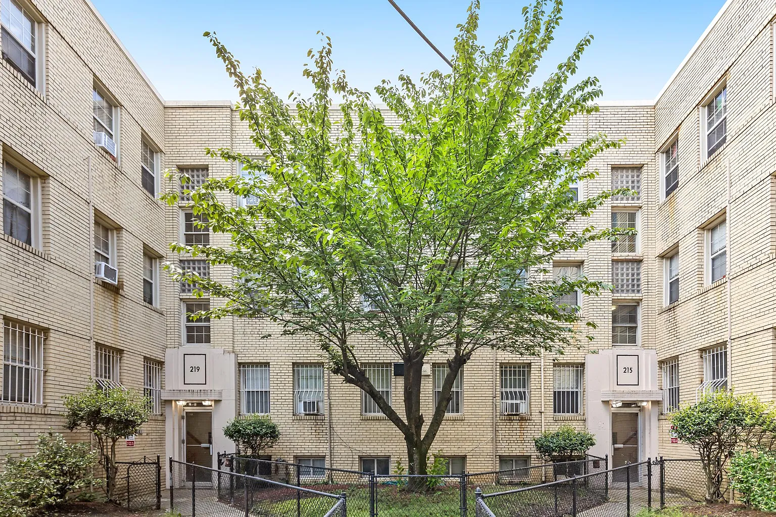 219 Oakwood St SE #1 photo 1