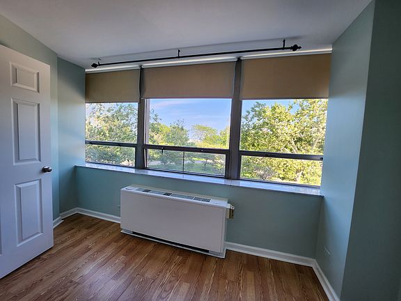 3rd image of 5701 N Sheridan Rd APT 3T
