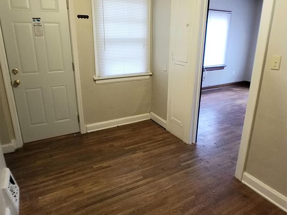 breakfast nook and side entry