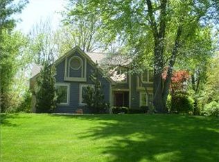 891 Eastchester Dr, Columbus, OH 43230