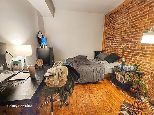 4th image of 643 Willoughby Ave APT 4