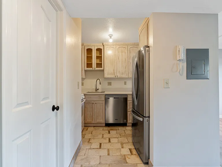 1243 Virginia Ave #9 — Photo 6