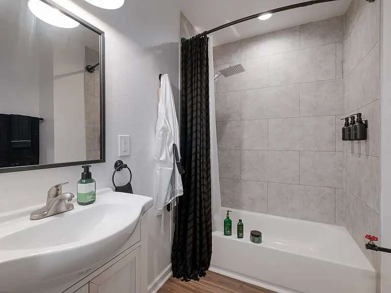 1318 Edison Dr — Photo 11