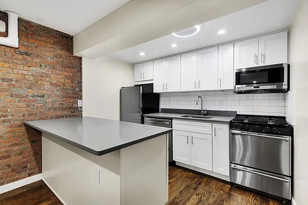 Rented by Cooper & Cooper Real Estate | media 2