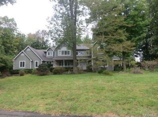 2 Tanchak Ct, Montebello, NY 10901