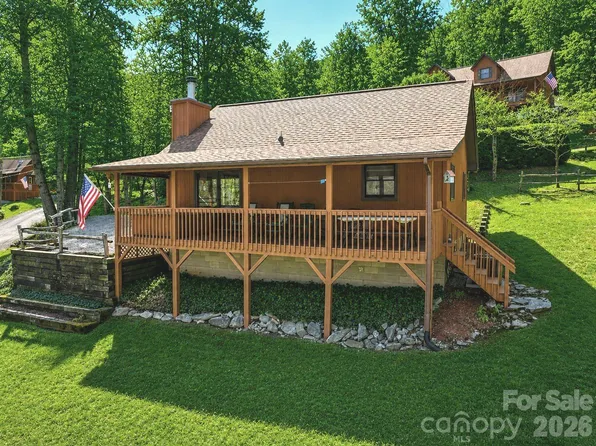 46 Stump Ln, Maggie Valley, NC 28751