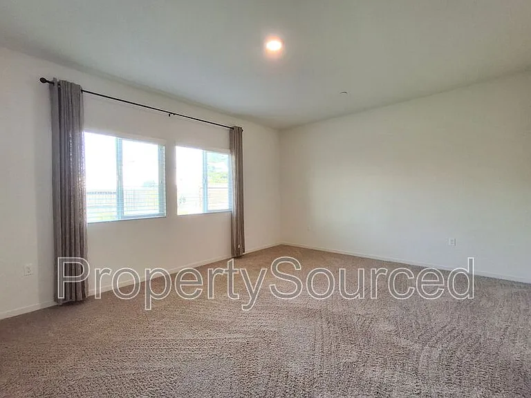 2687 Taft Ave — Photo 16