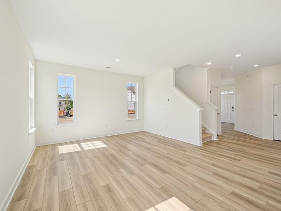 5th image of 155 Appleseed Dr