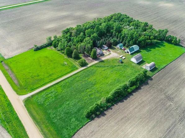 19207 220th St, Lucan, MN 56255