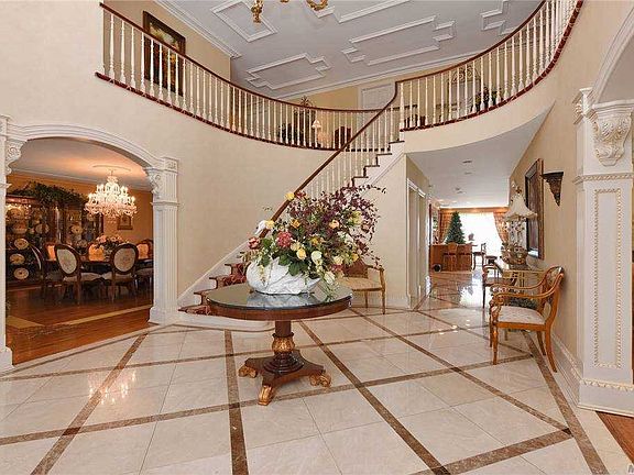 4th image of 45 Thixton Dr