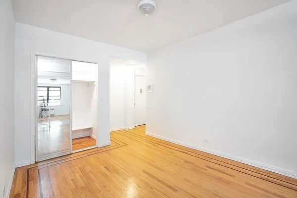 Rented by Waldstar Real Estate LLC | media 35