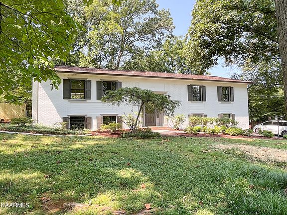 2nd image of 809 Greenwich Dr