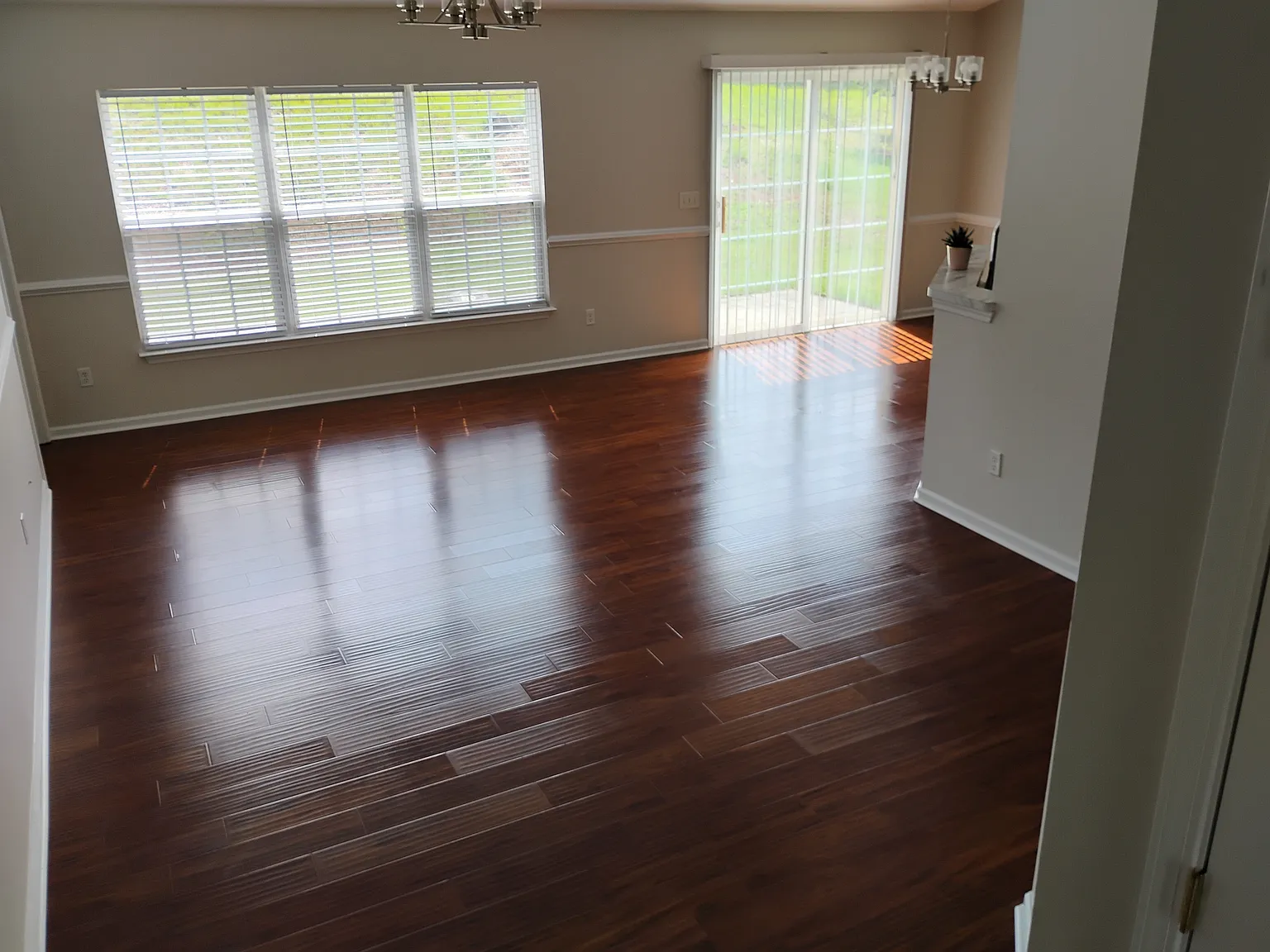 3 bed, 1600 sqft, $2,010 — Photo 2
