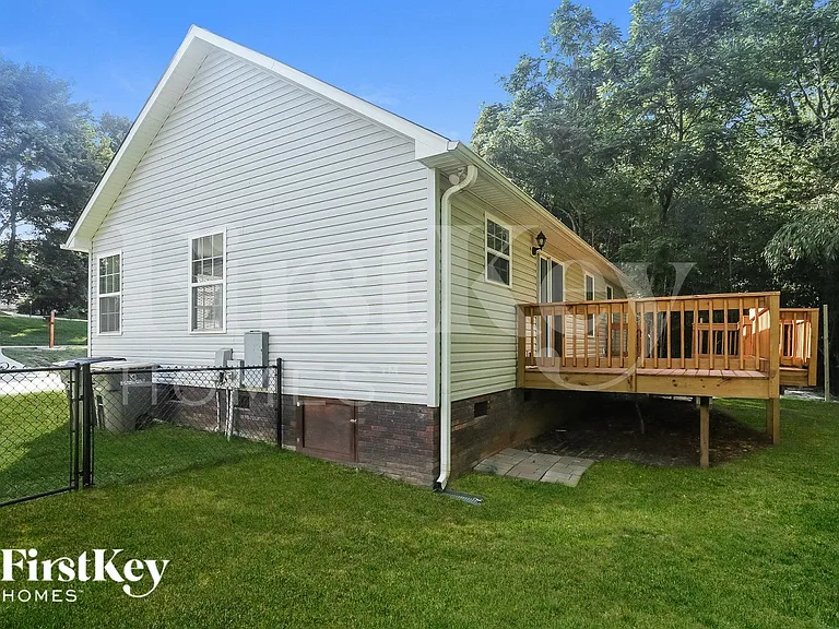 1018 Austin Ave — Photo 14