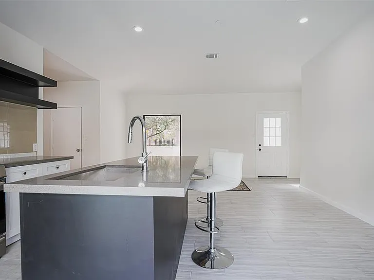 5614 Indian Cir — Photo 13