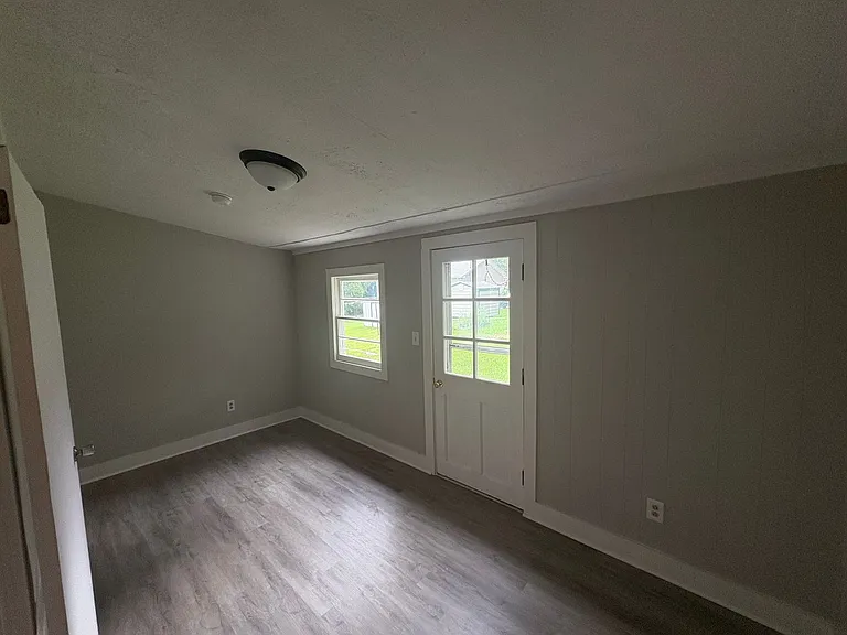 213 Humble Ave — Photo 3
