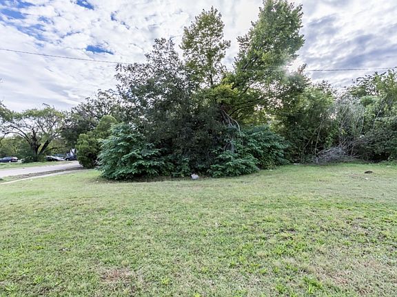5th image of 812 E Maddox Ave