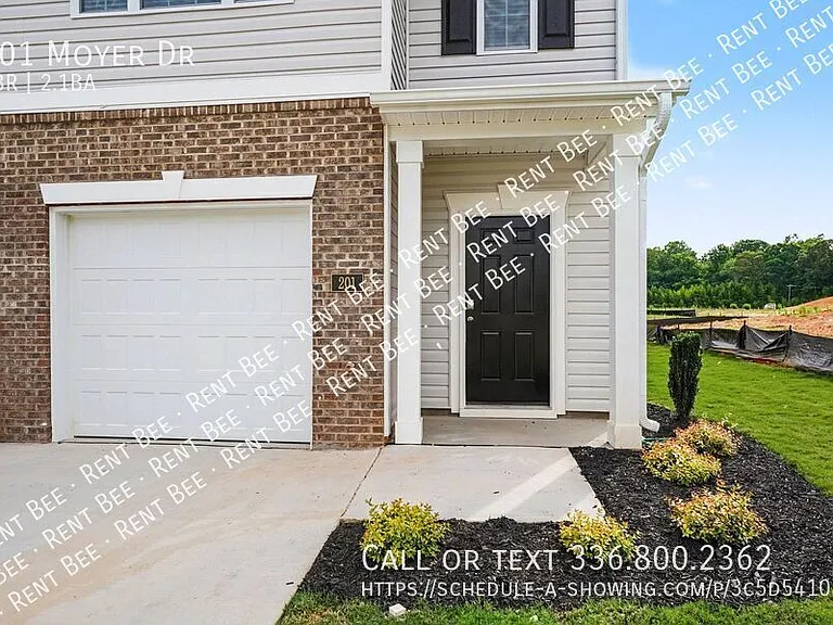 201 Moyer Dr — Photo 2