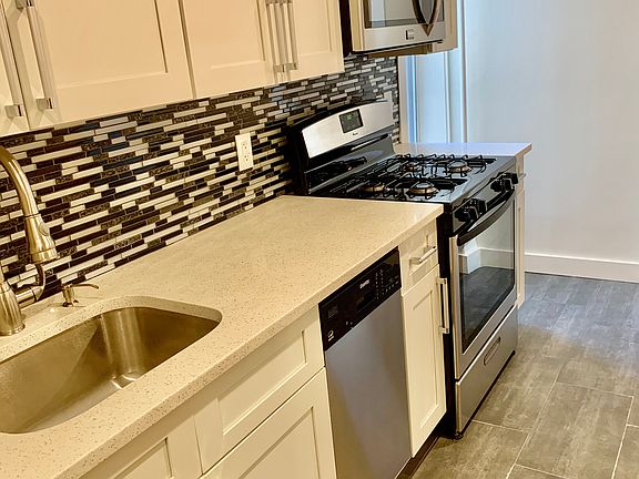 2nd image of 3067 49th St APT 1S