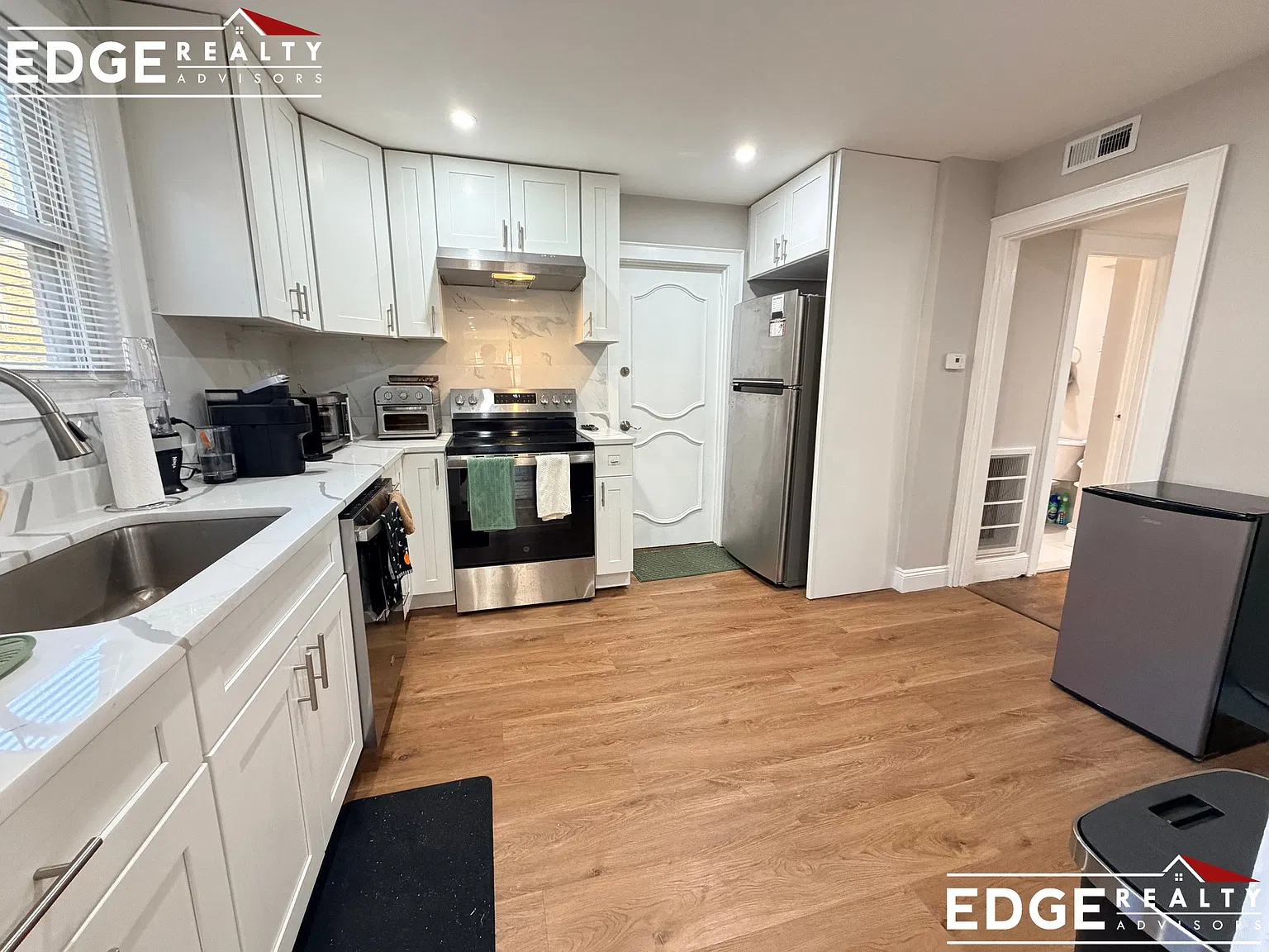 5 bed, 2.0 bath, $7,900 — Photo 4