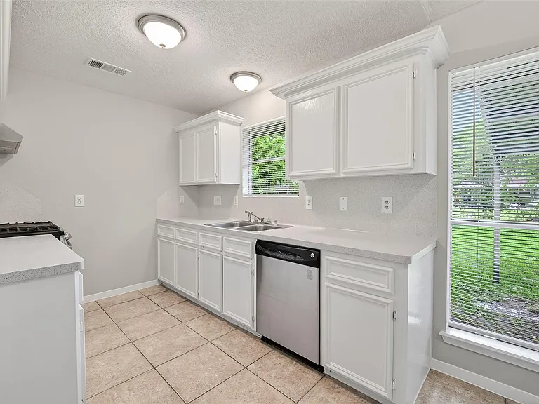 7429 Elbridge Ln — Photo 16