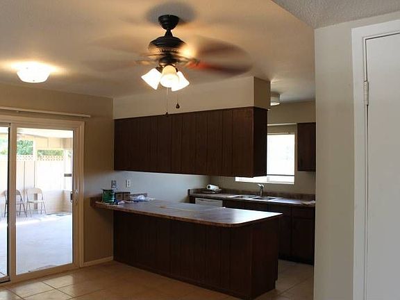 4th image of 1879 E Ellis Dr