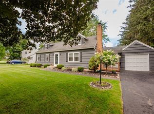 140 Hollyvale Dr, Rochester, NY 14618