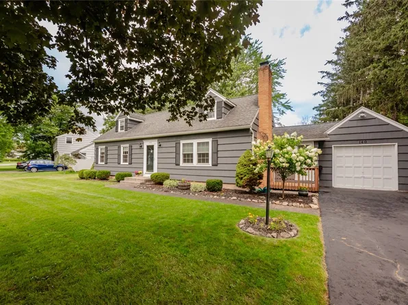 140 Hollyvale Dr, Rochester, NY 14618
