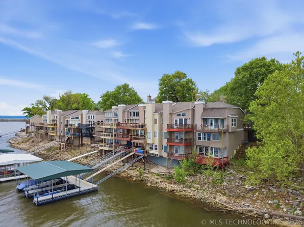 706 Villa Vista Dr, Pryor, OK 74361