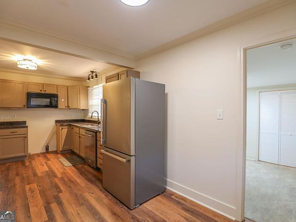 4th image of 127 4th St SW