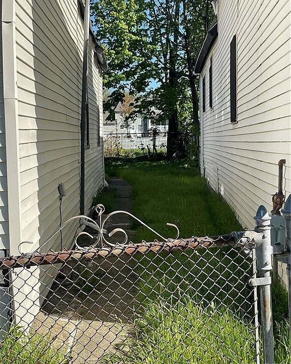 2nd image of 32 George St