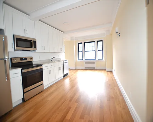 Rented by Manhattan Realty Group | media 2