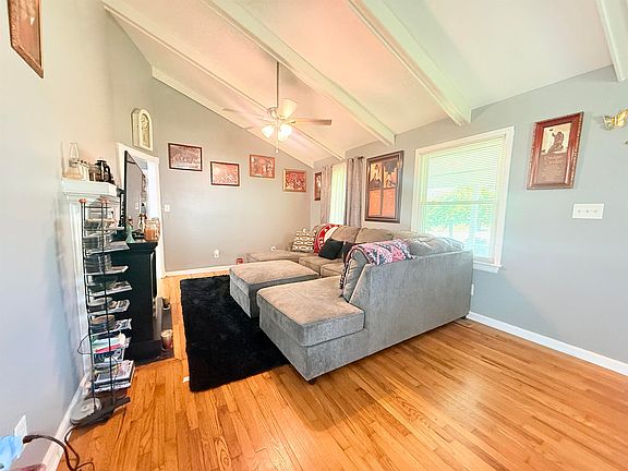 4th image of 1009 Ridgeway St