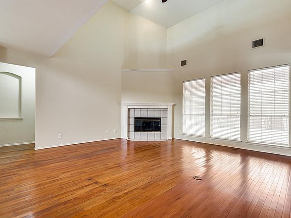 3rd image of 2904 Woods Dr