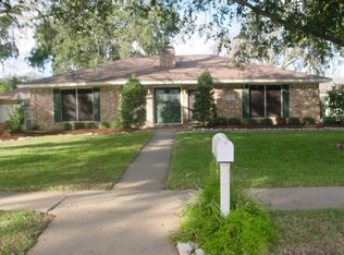 406 Petunia St, Lake Jackson, TX 77566