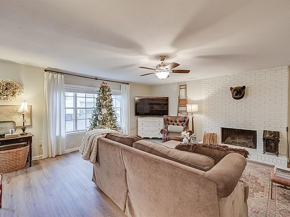 3rd image of 2417 N Graham Dr