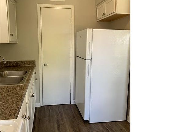 3rd image of 424 Utopia Ln